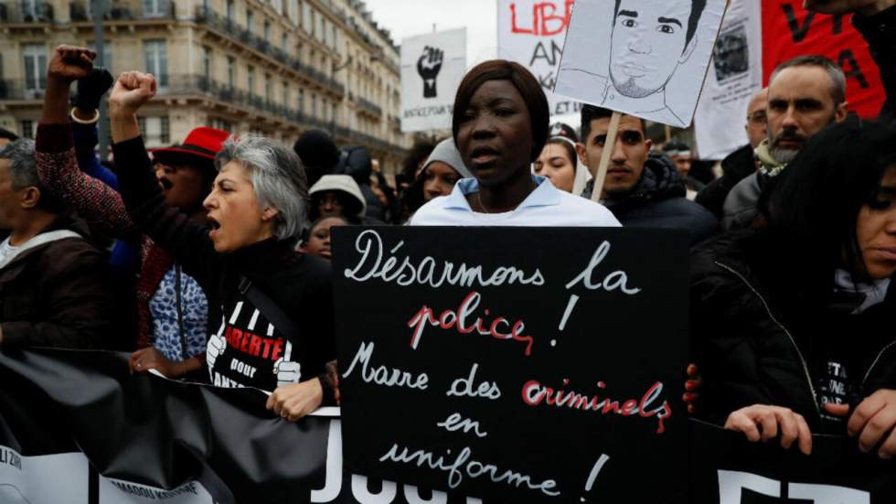 Plusieurs milliers de manifestants contre les "violences policières" à Paris