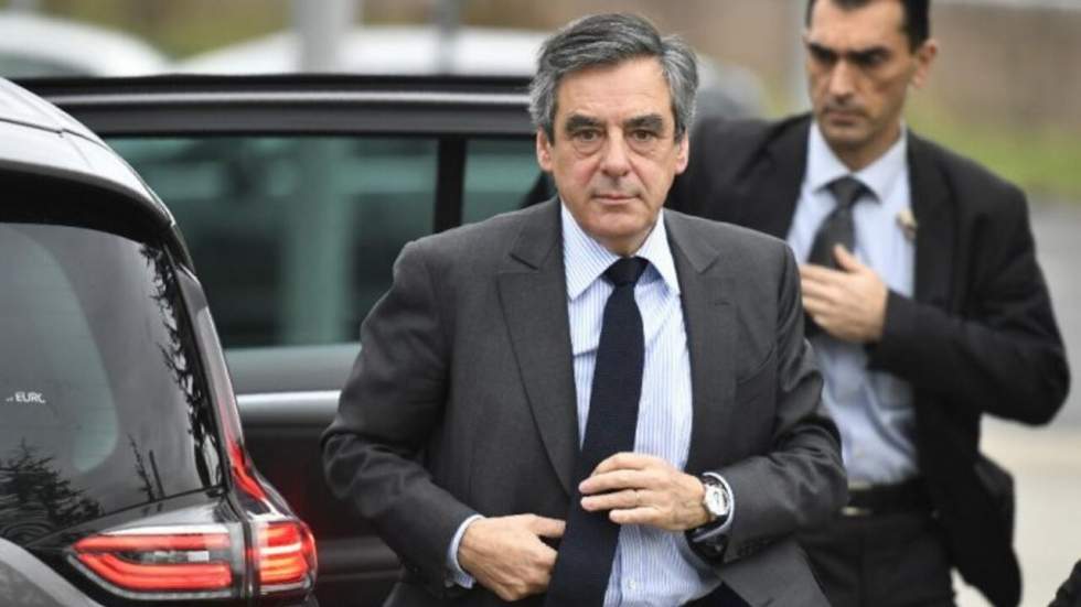 Le "Canard Enchaîné" accuse Fillon d'avoir fait jouer ses relations avec Poutine