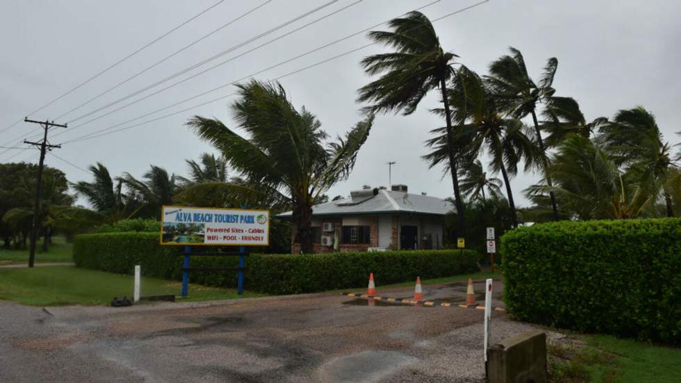 Évacuations en Australie, balayée par le très violent cyclone Debbie