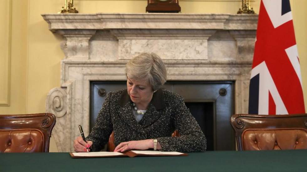 Brexit : Theresa May signe sa lettre de rupture avec l'Union européenne