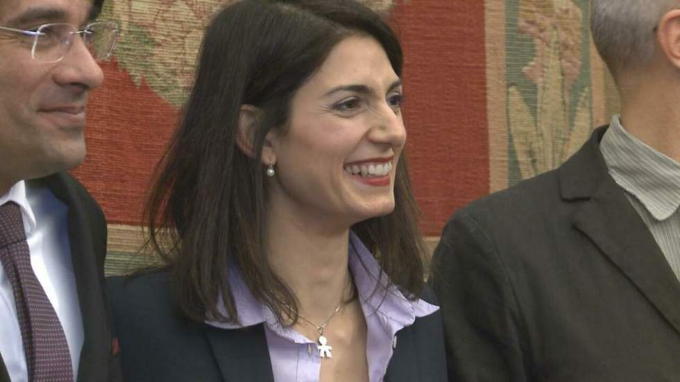 Italie : la maire populiste de Rome, Virginia Raggi, à l'épreuve du pouvoir Italie : la maire populiste de Rome, Virginia Raggi, à l'épreuve du pouvoir