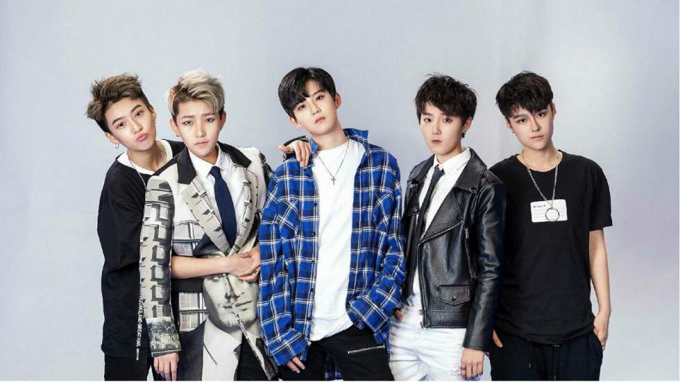 Le nouveau boys band qui fait craquer les filles en Chine est un groupe de filles au look androgyne