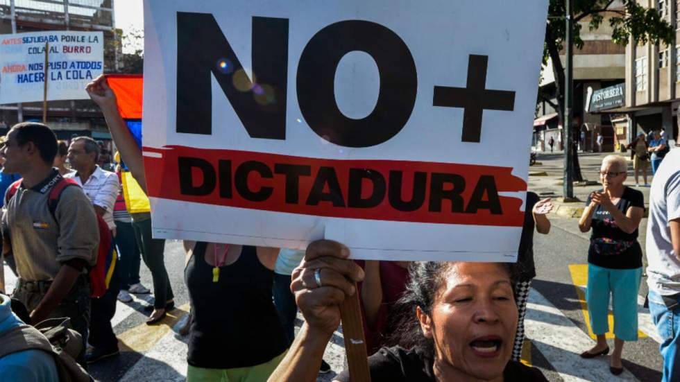 La Cour suprême du Venezuela renonce à s'attribuer les pouvoirs du Parlement La Cour suprême du Venezuela renonce à s'attribuer les pouvoirs du Parlement