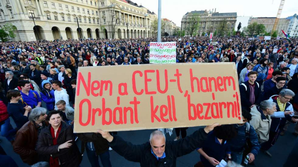 Hongrie: des milliers de manifestants soutiennent l'université CEU de Soros