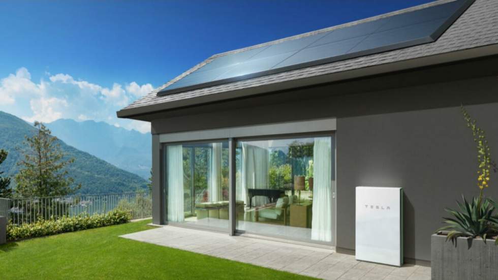 Tesla propose maintenant des panneaux solaires qui ne donneront pas à notre maison l'air d'une usine Tesla propose maintenant des panneaux solaires qui ne donneront pas à notre maison l'air d'une usine