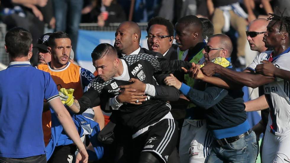 Ligue 1 : Bastia - Lyon arrêté à la suite de heurts entre joueurs et hooligans