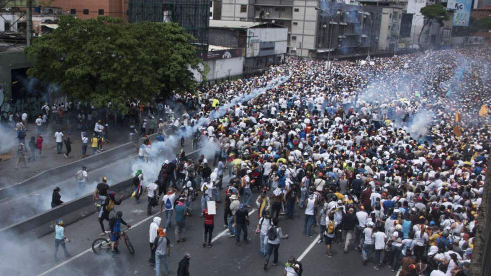 Venezuela : affrontements meurtriers en marge des manifestations et nouvel appel à manifester