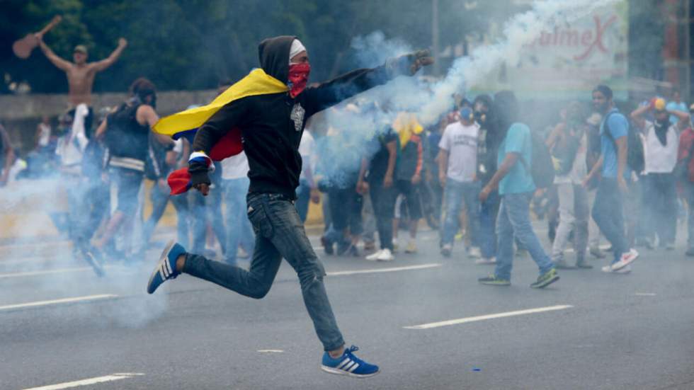 Un homme tué par balle à Caracas lors de manifestations anti-Maduro