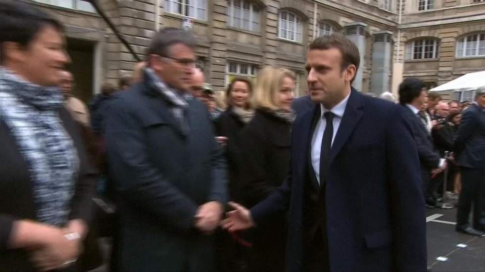 Le Pen et Macron présents à l'hommage au policier tué