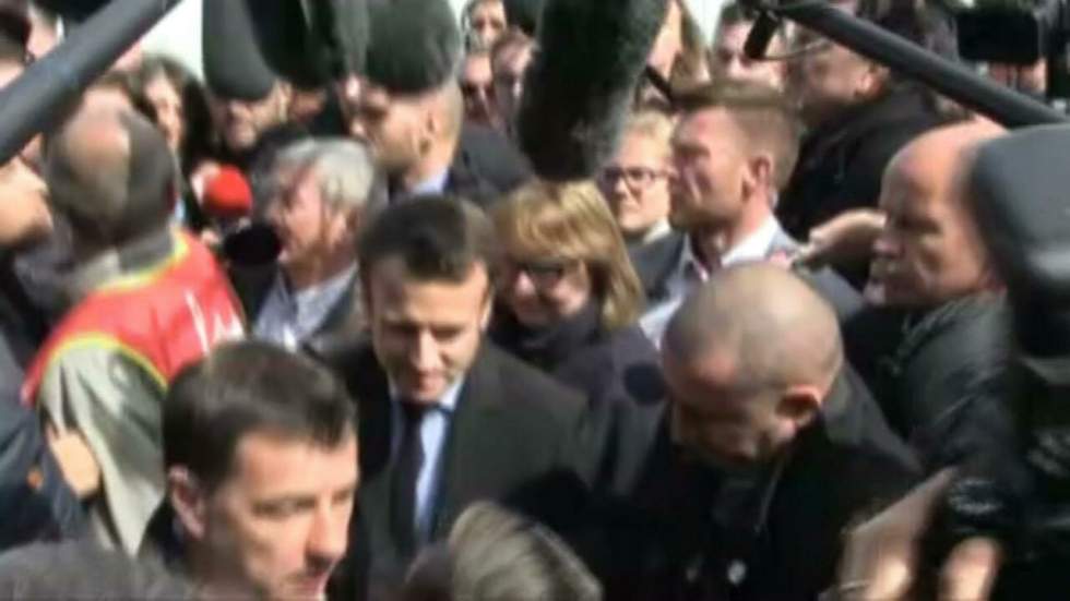 Marine Le Pen et Emmanuel Macron face aux salariés de Whirlpool