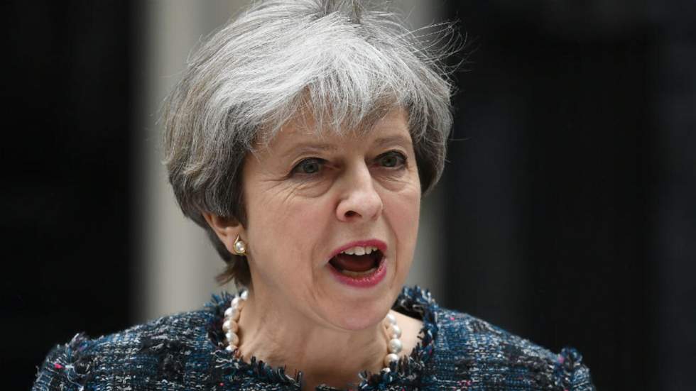 Theresa May accuse l'UE de vouloir influencer le résultat des législatives Theresa May accuse l'UE de vouloir influencer le résultat des législatives