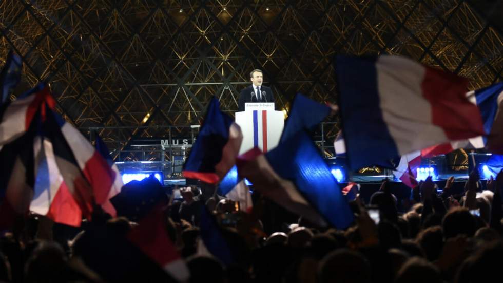 Sur l’esplanade du Louvre, un public venu assister à "un moment historique"