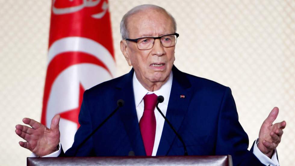 Tunisie : le président Essebsi appelle l'armée à la rescousse contre le blocage de sites de production Tunisie : le président Essebsi appelle l'armée à la rescousse contre le blocage de sites de production
