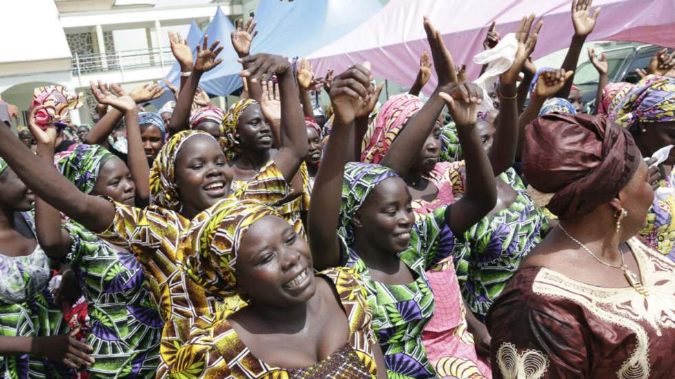 Vidéo : les lycéennes de Chibok retrouvent leurs parents après trois ans de capture