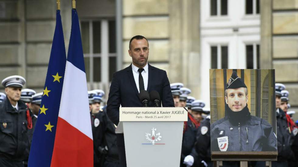 Policier tué sur les Champs-Élysées : Hollande et Hidalgo présents au mariage posthume Policier tué sur les Champs-Élysées : Hollande et Hidalgo présents au mariage posthume