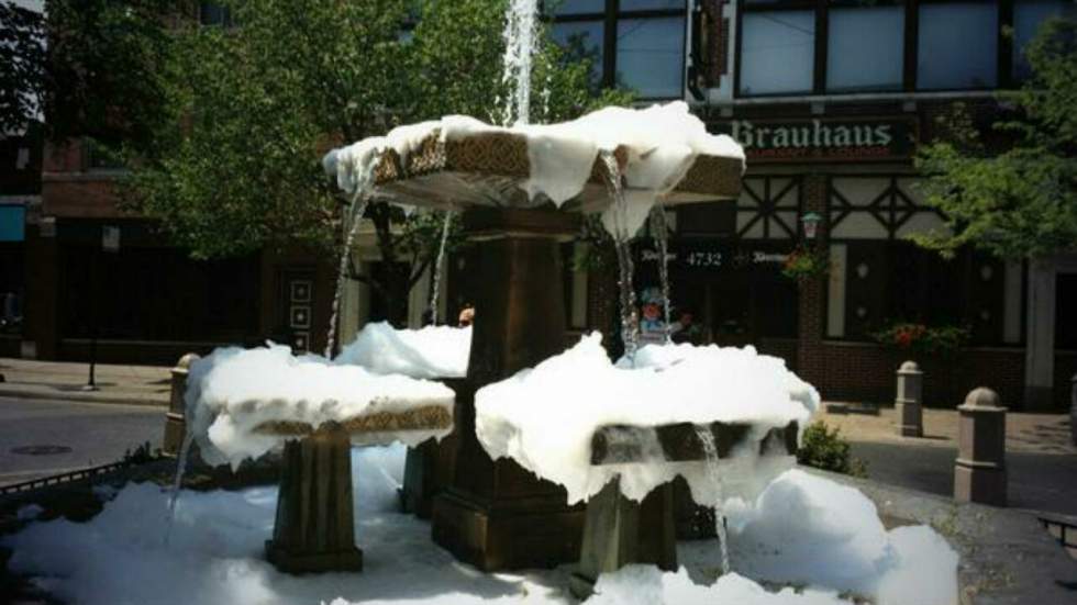 Il faut arrêter de mettre du savon dans cette fontaine de Chicago, ça suffit maintenant