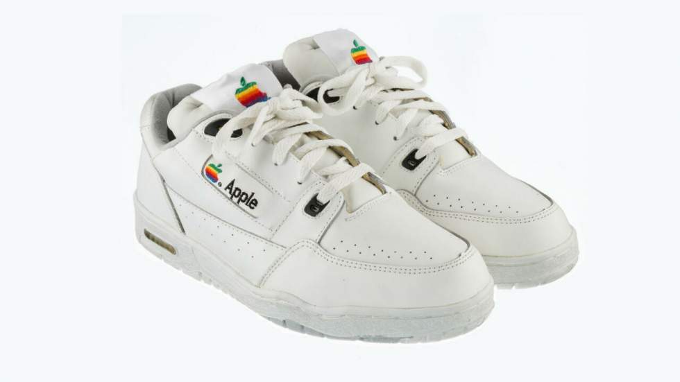 Une rarissime paire de sneakers Apple des années 90 va être mise aux enchères sur eBay