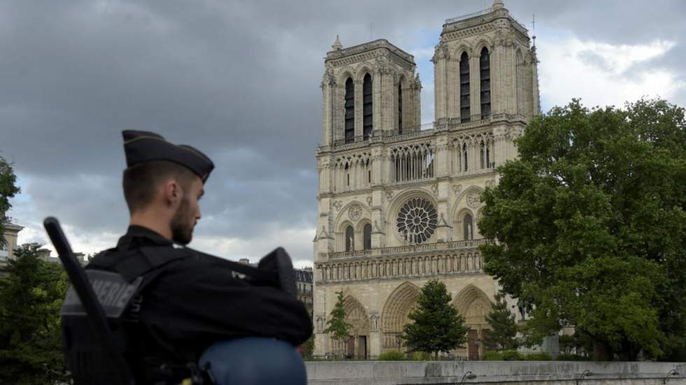 Attaque à Notre-Dame de Paris : un ex-collègue de l'assaillant témoigne Attaque à Notre-Dame de Paris : un ex-collègue de l'assaillant témoigne
