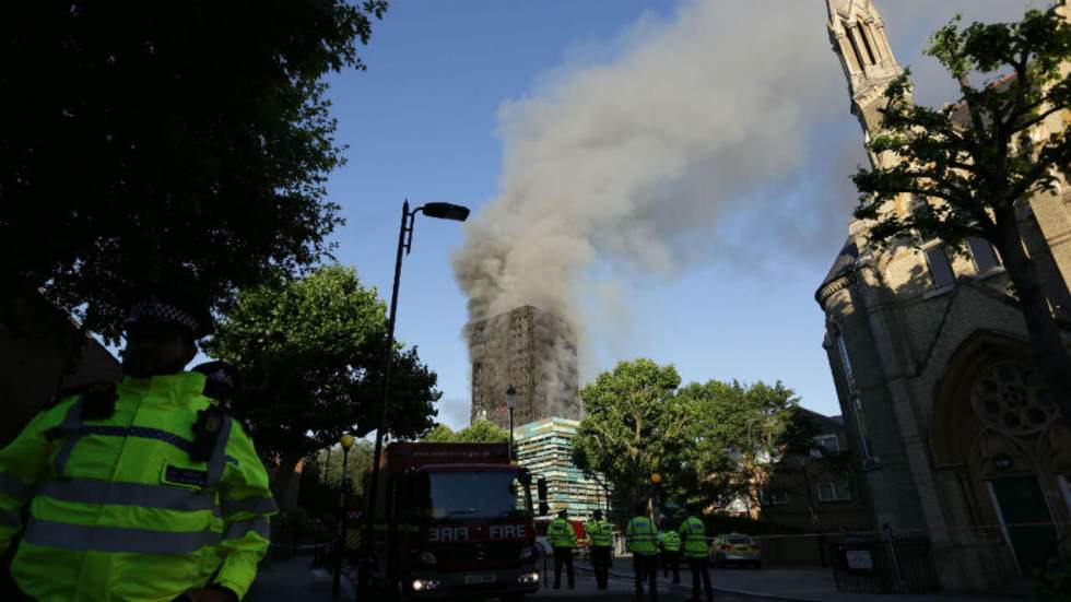 Incendie dans une tour à Londres : le bilan s'alourdit