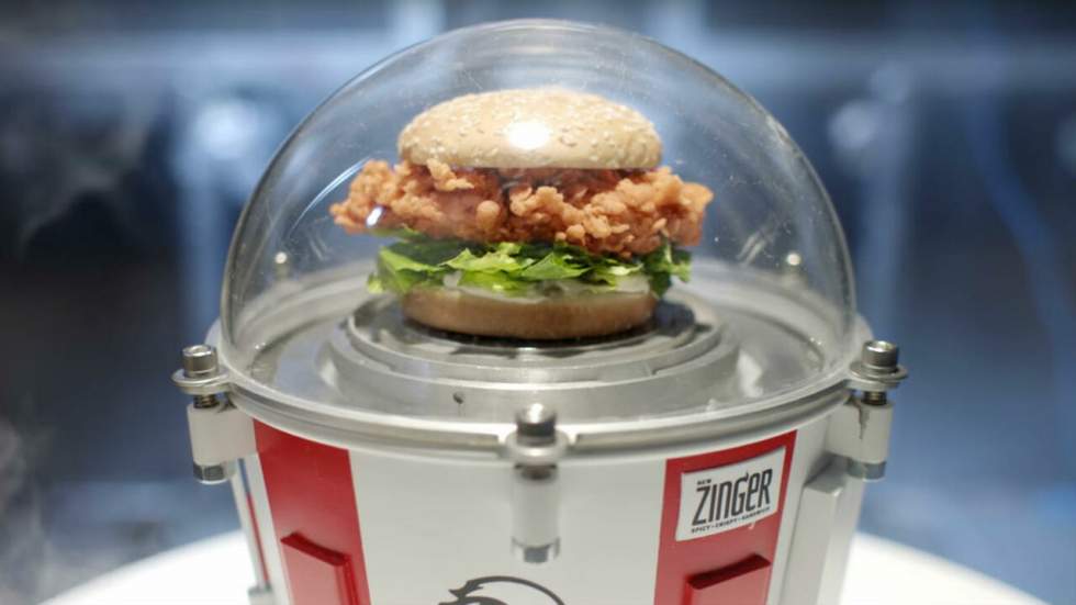 Non, KFC ne va pas envoyer de burger de poulet frit "dans l'espace"