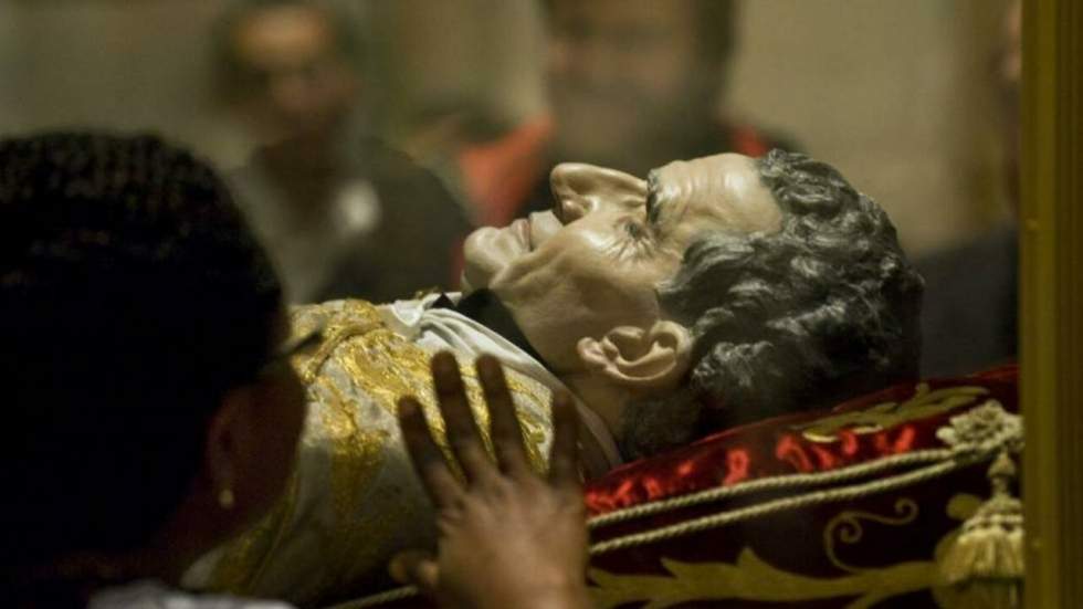 La police italienne a retrouvé le cerveau de saint Jean Bosco dans une théière La police italienne a retrouvé le cerveau de saint Jean Bosco dans une théière