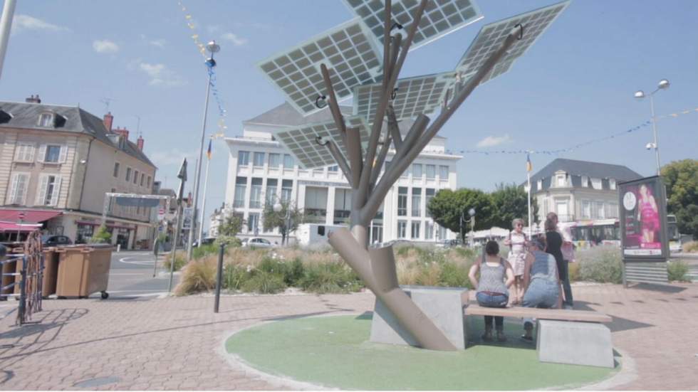 L'eTree, premier arbre aux feuilles photovoltaïques d'Europe, a "poussé" en France L'eTree, premier arbre aux feuilles photovoltaïques d'Europe, a "poussé" en France
