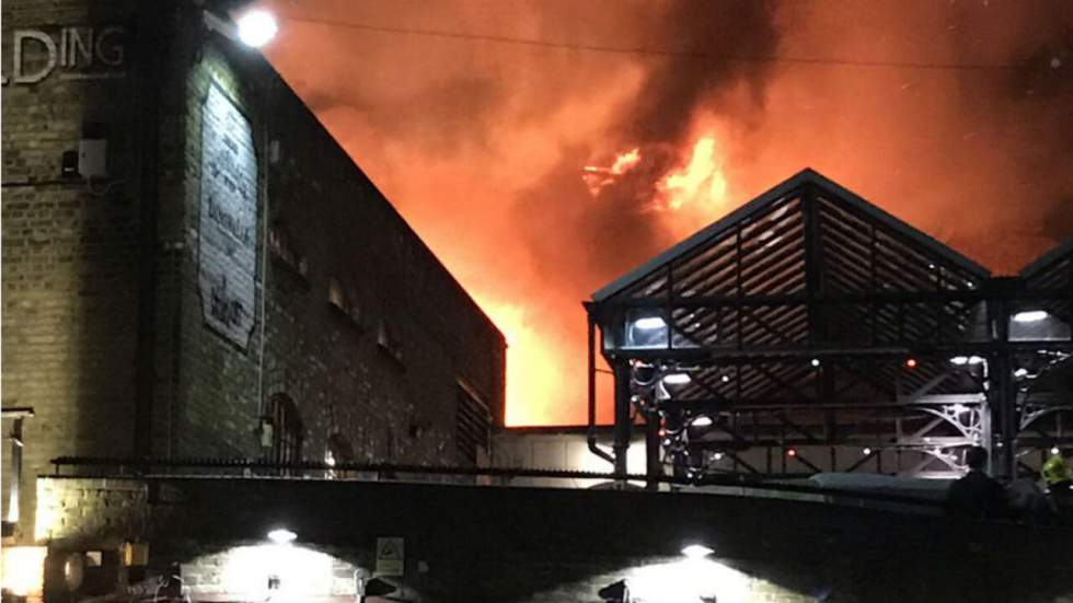 Un incendie a ravagé le marché de Camden Lock à Londres