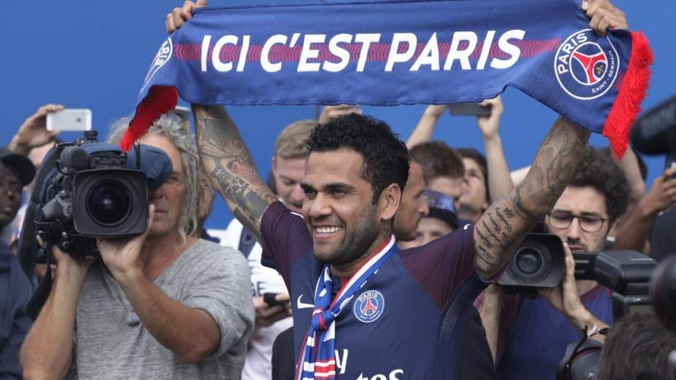 Le PSG s'offre un défenseur en or avec Dani Alves