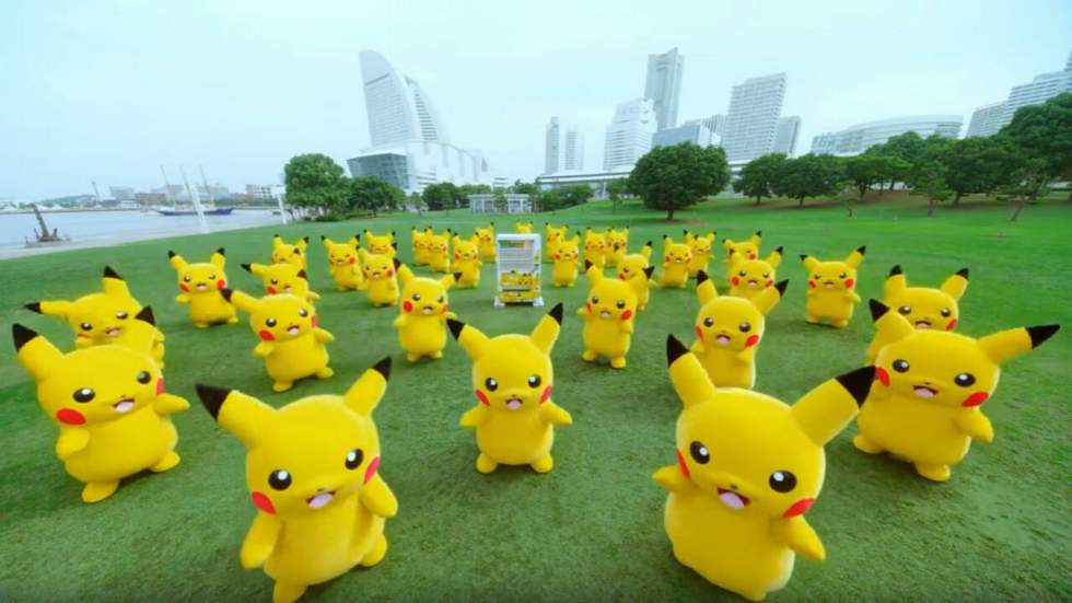 Revoilà l'armée de gros Pikachu, et elle danse cette fois en rythme sur du yodel