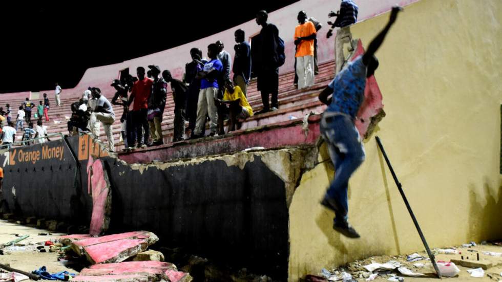 Sénégal : un mouvement de foule fait au moins huit morts dans un stade à Dakar Sénégal : un mouvement de foule fait au moins huit morts dans un stade à Dakar