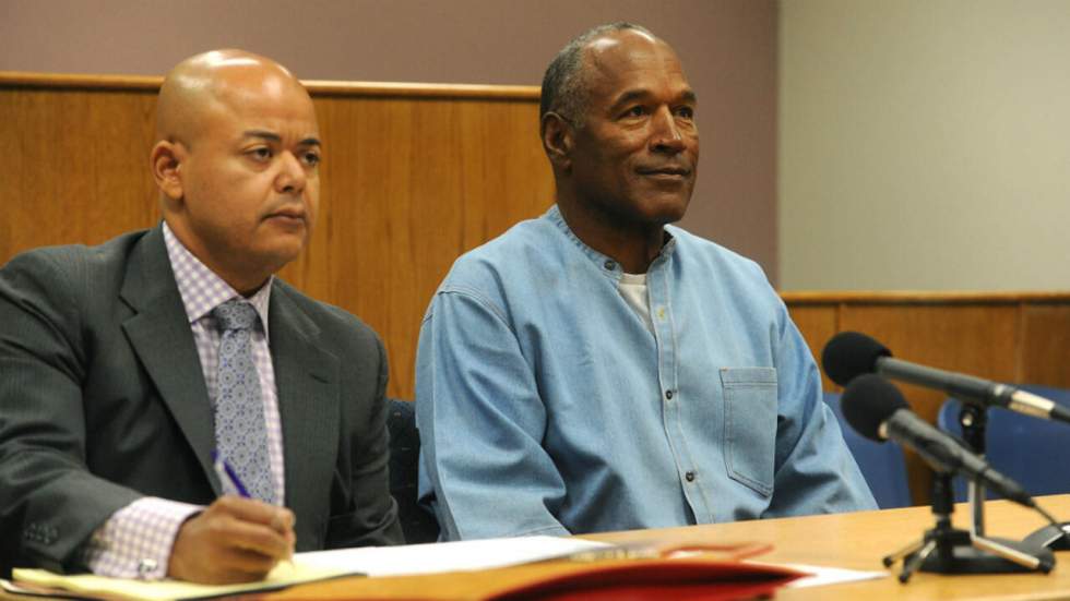 L'ancienne star du football américain O.J. Simpson obtient sa remise en liberté après 9 ans de prison