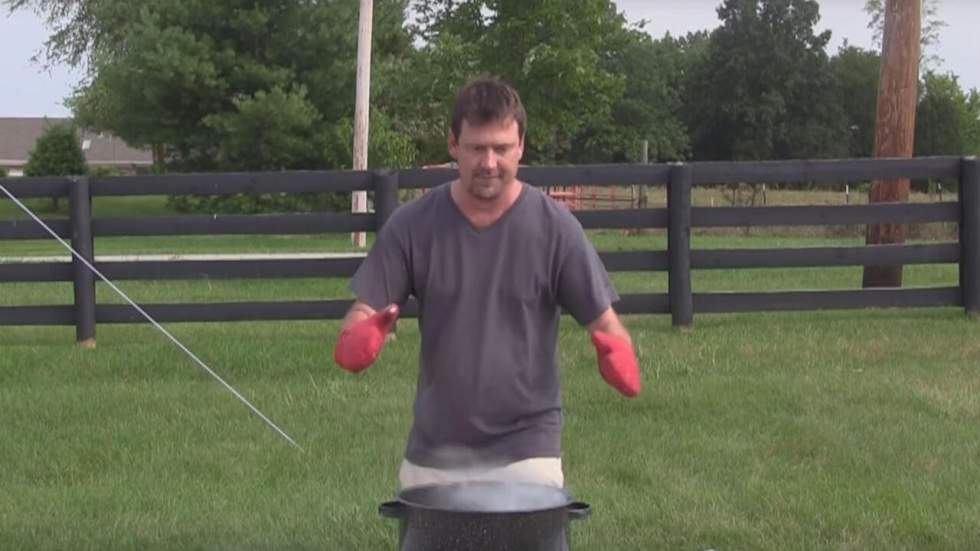 Le "hot water challenge", ce nouveau défi venu des États-Unis qu’on se gardera bien de reproduire Le "hot water challenge", ce nouveau défi venu des États-Unis qu’on se gardera bien de reproduire