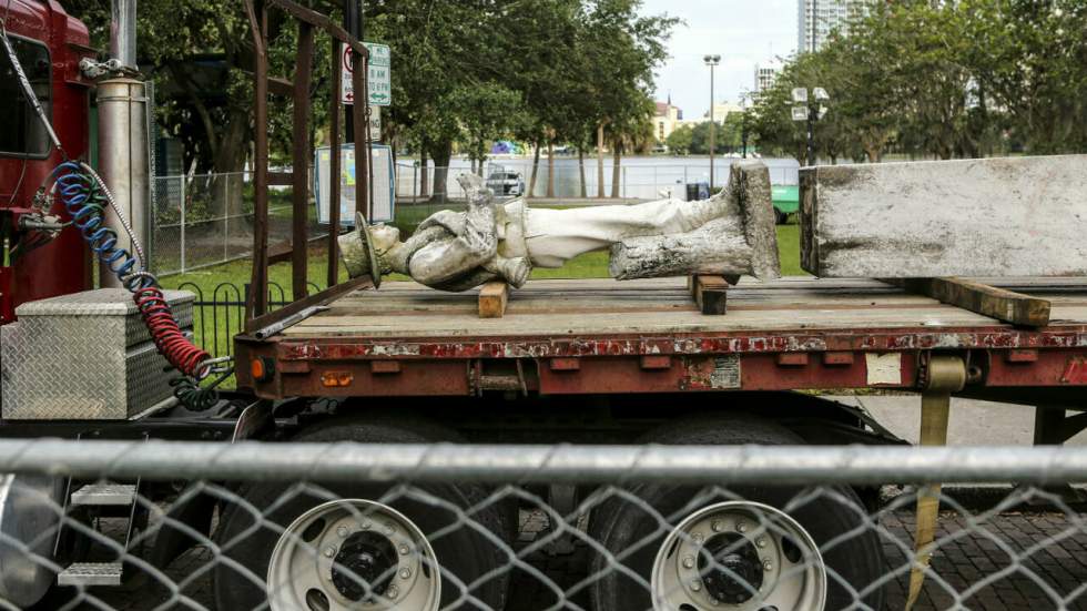 Les statues des soldats confédérés tombent après les violences de Charlottesville