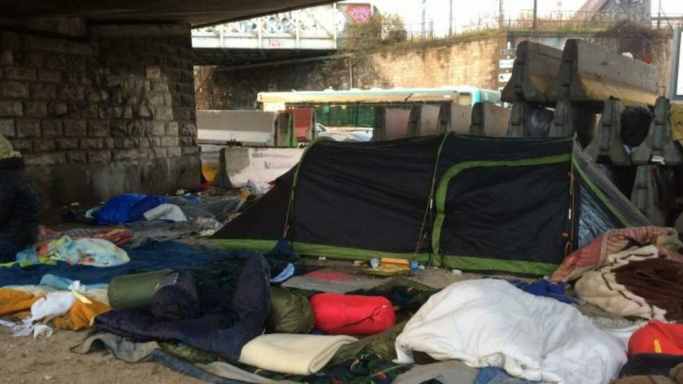 Paris : la police évacue le campement de migrants de la porte de La Chapelle Paris : la police évacue le campement de migrants de la porte de La Chapelle