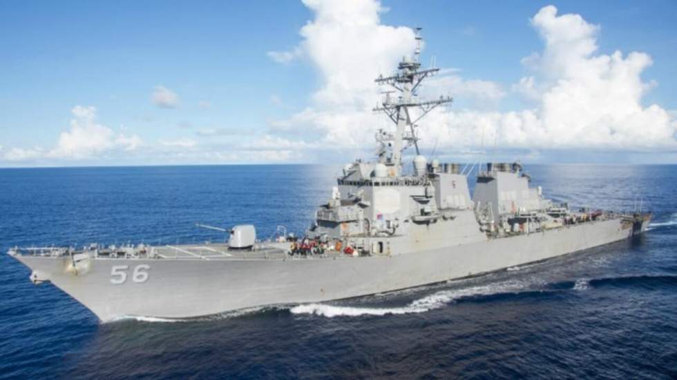 Dix marins d’un destroyer américain portés disparus après une collision au large de Singapour