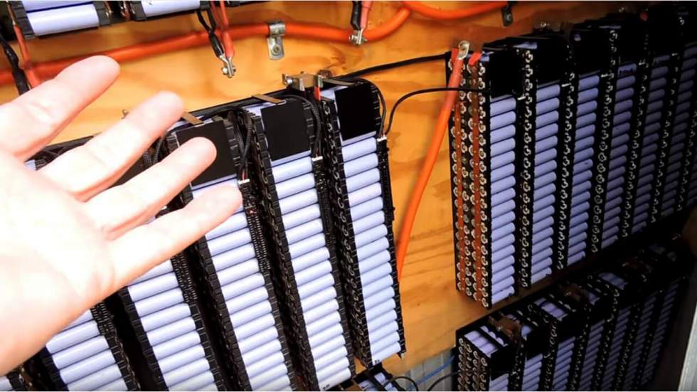 Le Powerwall d’Elon Musk a aussi ses versions DIY sur YouTube à partir de batteries d’ordis recyclées Le Powerwall d’Elon Musk a aussi ses versions DIY sur YouTube à partir de batteries d’ordis recyclées