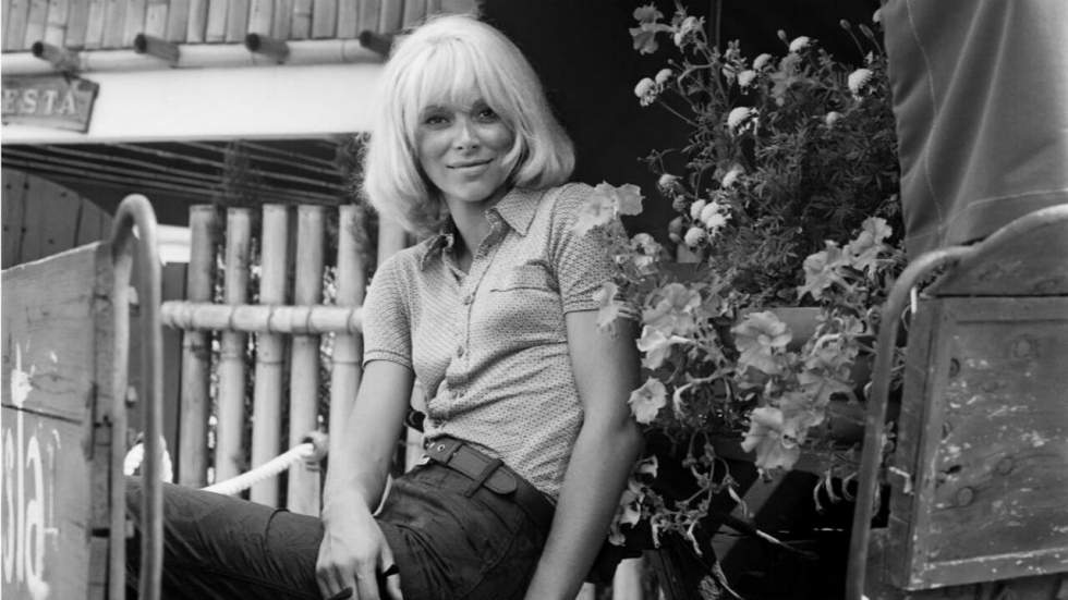 Mort de l'actrice française Mireille Darc, icône des années 1970 Mort de l'actrice française Mireille Darc, icône des années 1970
