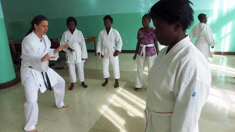 Vidéo : en RDC, le karaté pour aider des femmes violées à se reconstruire Vidéo : en RDC, le karaté pour aider des femmes violées à se reconstruire