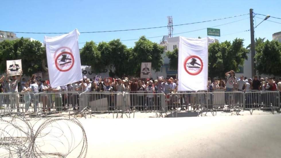 Tunisie : la loi d'amnistie votée, l'opposition vent debout