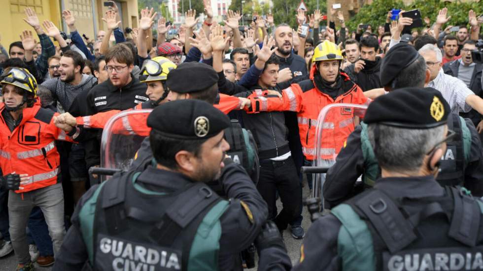 Catalogne : interventions de la police espagnole pour bloquer la tenue du référendum Catalogne : interventions de la police espagnole pour bloquer la tenue du référendum