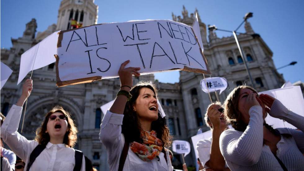 Crise en Catalogne : les Espagnols manifestent pour "le dialogue" et "l'unité"