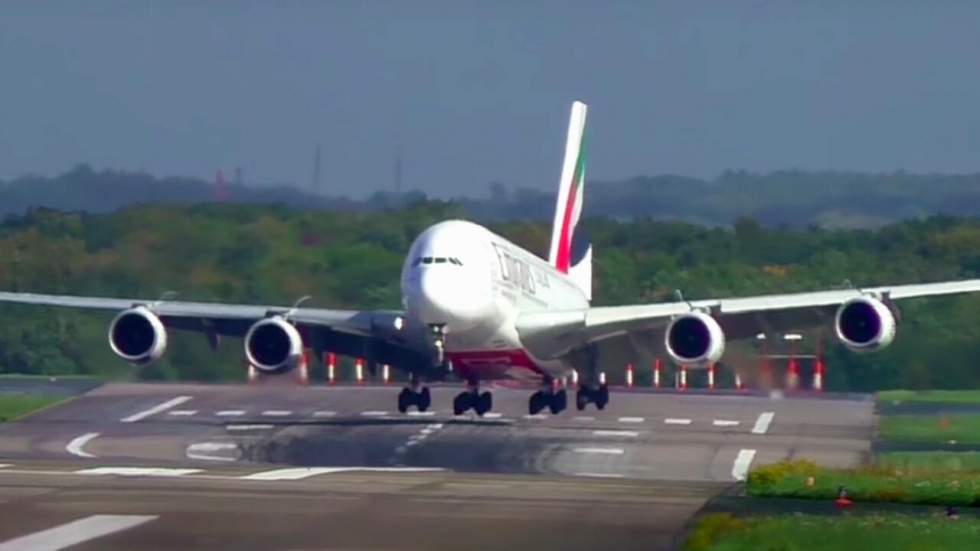 Ne regardez pas cette vidéo si vous avez peur en avion