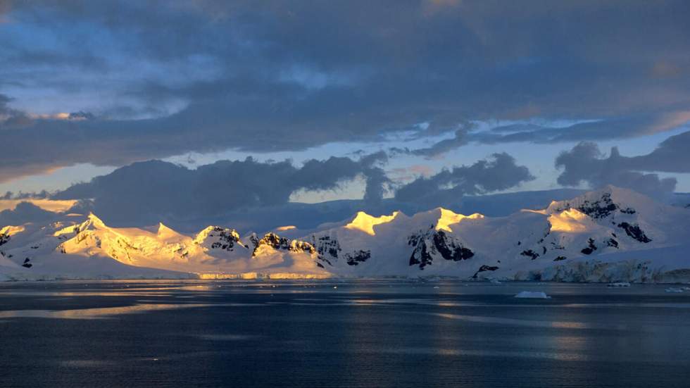 Un immense et mystérieux trou géant a été découvert en Antarctique Un immense et mystérieux trou géant a été découvert en Antarctique