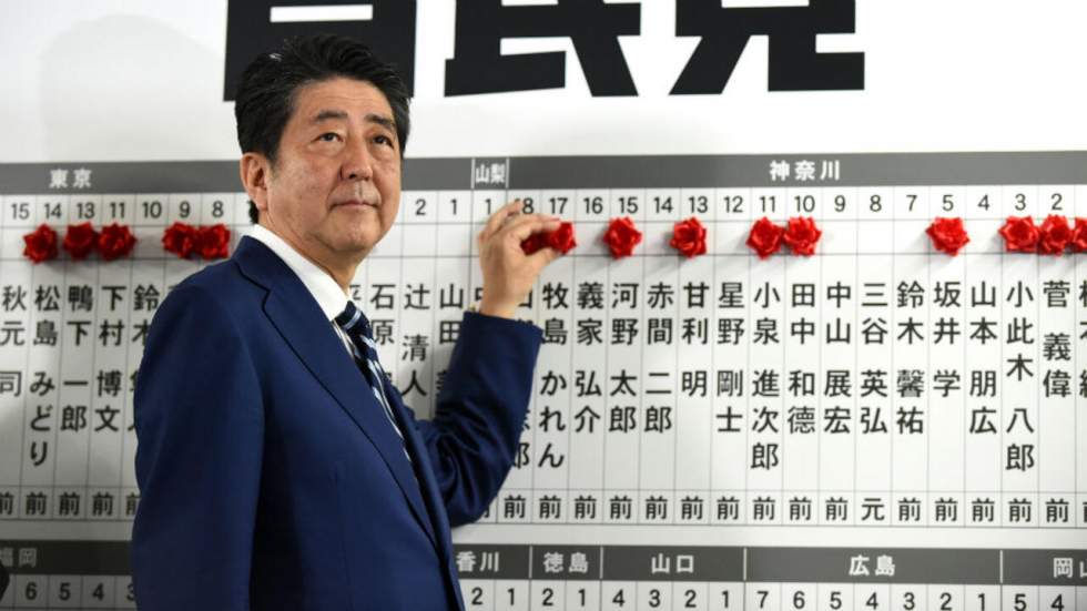 Législatives au Japon : Shinzo Abe conforté par une solide majorité