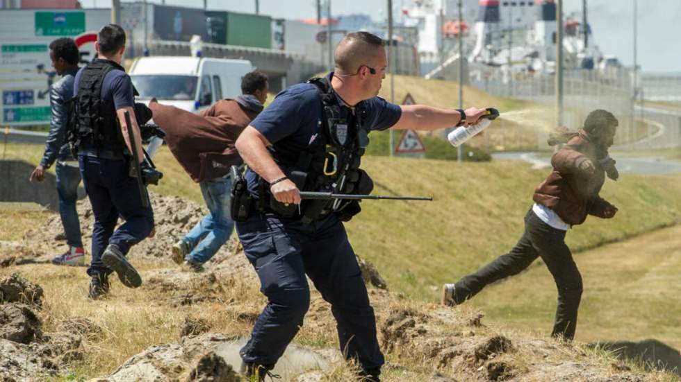 Migrants à Calais : un rapport reconnaît de "plausibles manquements" policiers