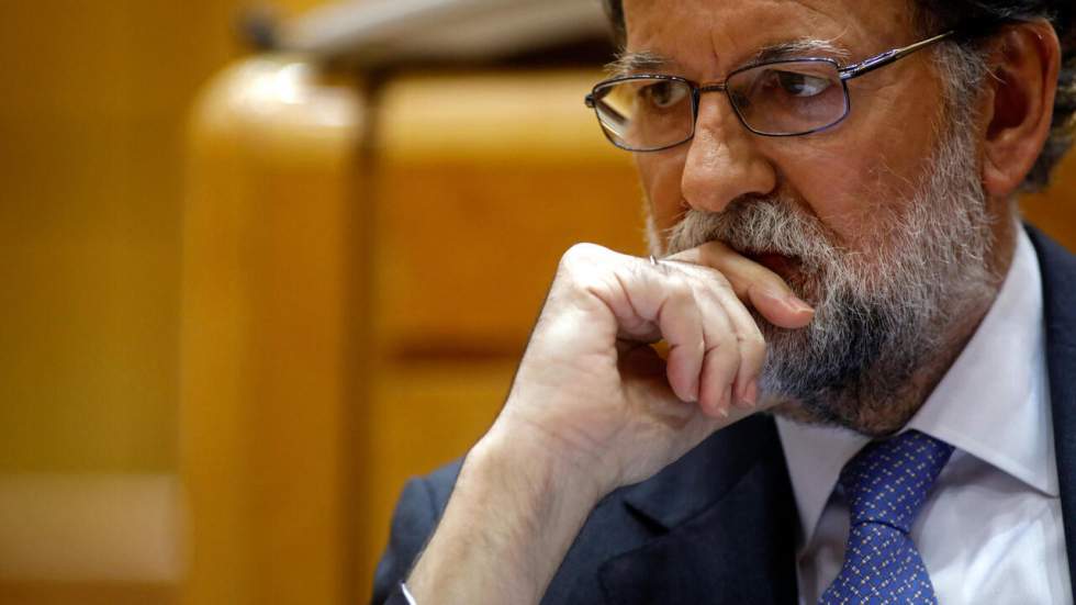 Mariano Rajoy dissout le Parlement et destitue le gouvernement de Catalogne