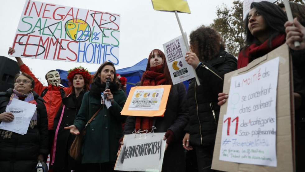 Le 3 novembre, depuis 11h44, les femmes françaises commencent à travailler "bénévolement"