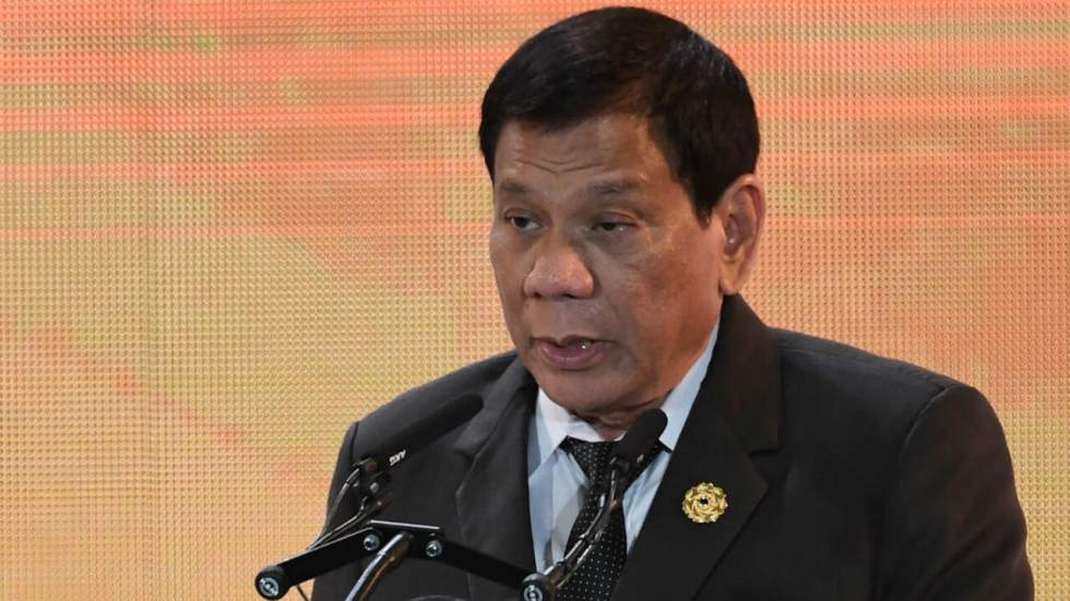 Le président philippin affirme avoir poignardé quelqu'un à mort à 16 ans
