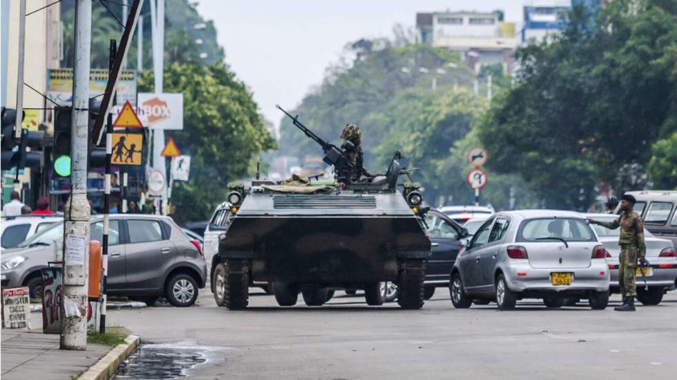 Zimbabwe : l'armée dit avoir pris le pouvoir contre des "criminels", Mugabe assigné à résidence