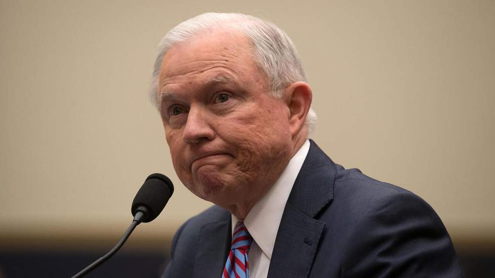 Ingérence russe aux États-Unis : le ministre Jeff Sessions recouvre la mémoire